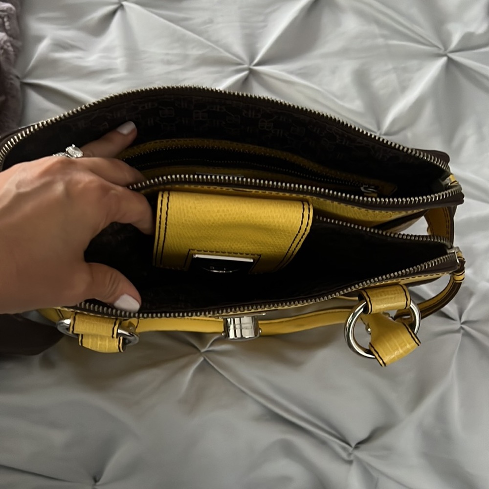 Yellow leather banana republic small shoulder bag - Picture 3 of 10